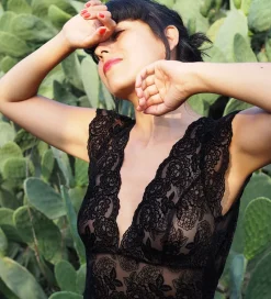 Amara Black Velvet Bodysuit<Anekdot Flash Sale