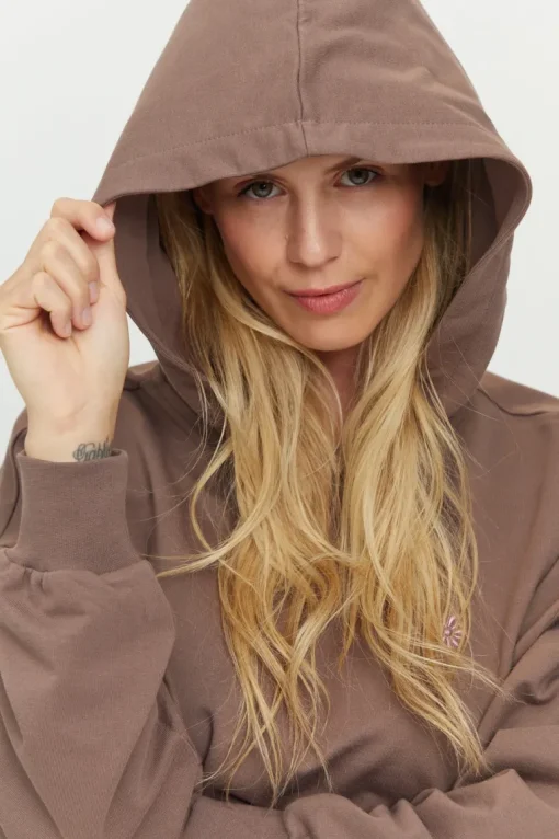 Donelly Huppari<Mazine Outlet