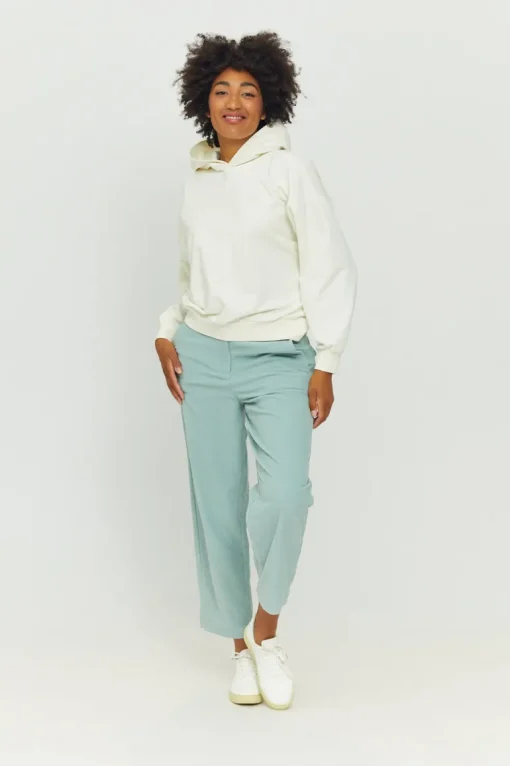 Donelly Huppari<Mazine Outlet