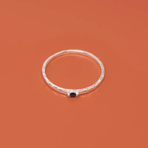 Hammered Sormus Mustalla Kivellä<fejn jewelry Flash Sale
