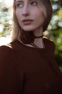 Handcrafted Merino Wool Rose Necklace Chocolate Brown<Monala Shop