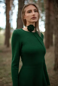 Handcrafted Merino Wool Rose Necklace Forest Green<Monala Shop