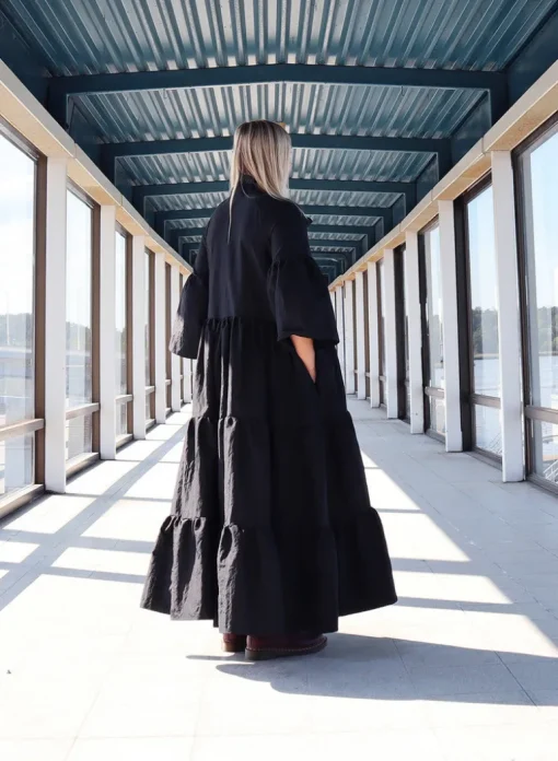 Lush Iltapuku Rusettikauluksella Musta<Miia Halmesmaa Fashion
