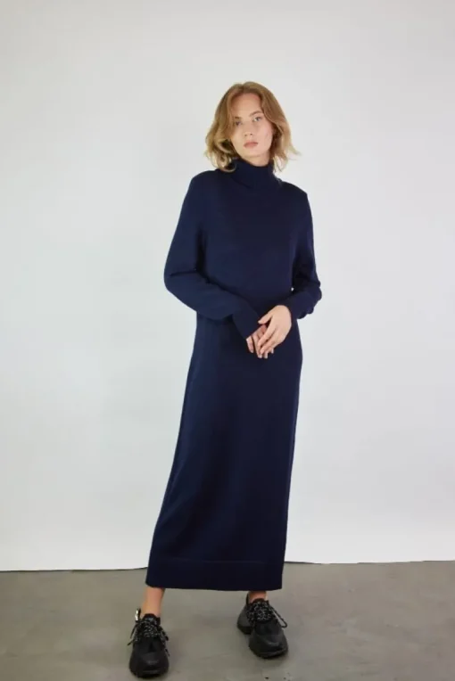 Merinovillainen Pitkä Neulemekko Poolokauluksella Tummansininen<Monala Flash Sale