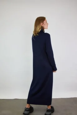 Merinovillainen Pitkä Neulemekko Poolokauluksella Tummansininen<Monala Flash Sale