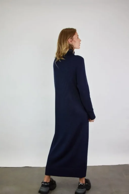 Merinovillainen Pitkä Neulemekko Poolokauluksella Tummansininen<Monala Flash Sale