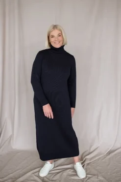 Merinovillainen Pitkä Neulemekko Poolokauluksella Tummansininen<Monala Flash Sale