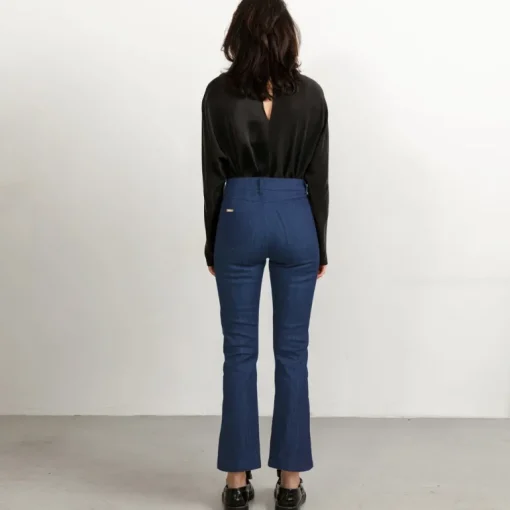 Mid Blue Flared Jeans With Matching Stitch Cropped<Studio Heijne Fashion