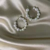 Mingle Helmi Korvarenkaat<NAKU Jewellery Online