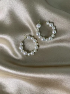 Mingle Helmi Korvarenkaat<NAKU Jewellery Online