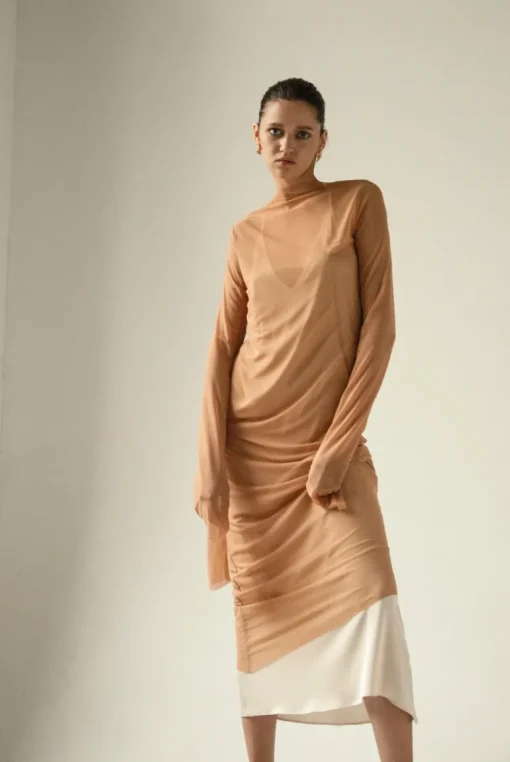 Pitkähihainen Nude Tulle Mekko<KM by LANGE Store
