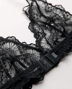 Pitsinen Bralette Musta<UNDERSTATEMENT Shop
