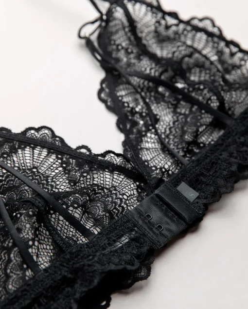 Pitsinen Bralette Musta<UNDERSTATEMENT Shop