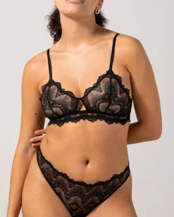 Pitsinen Cut-Out Kolmiobralette Musta<UNDERSTATEMENT New