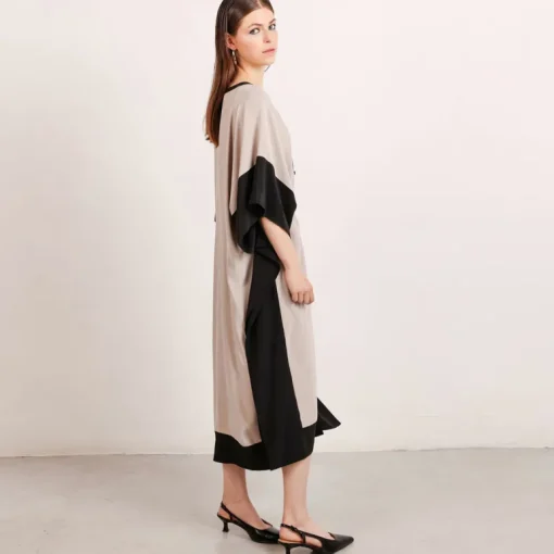 Riviera Silkki Kaftaanimekko Beige ja Musta<Studio Heijne Online