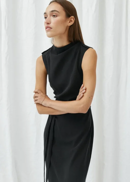 Saskia Midimekko Musta<August Outlet