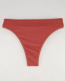 Saumaton Uurrettu Korkea Stringi Ruby Rebel<UNDERSTATEMENT Best Sale