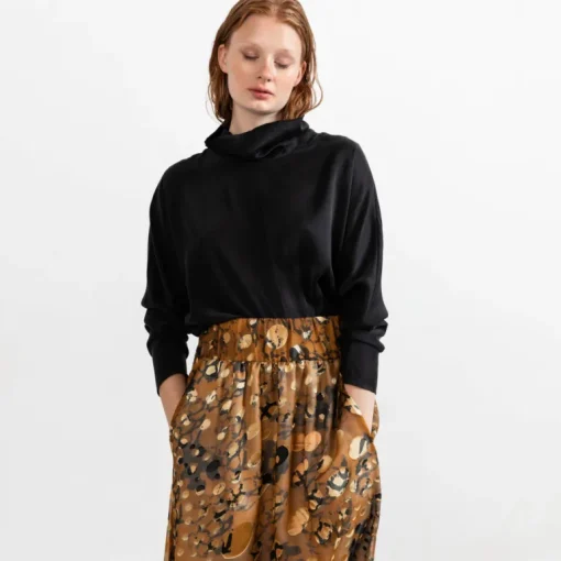 Revolution Silk Cowl Neck Top - silkkinen kauluspaita Musta<Studio Heijne Online