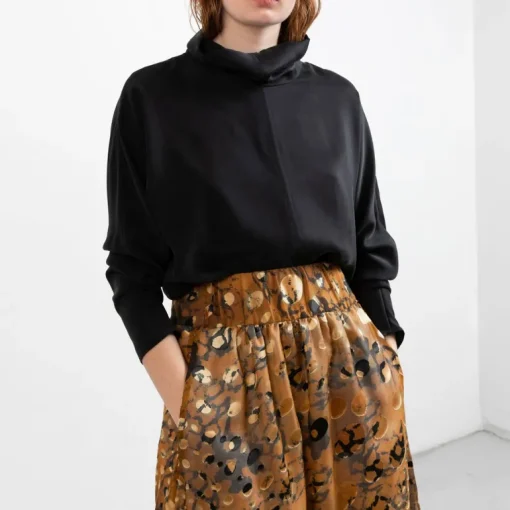 Revolution Silk Cowl Neck Top - silkkinen kauluspaita Musta<Studio Heijne Online