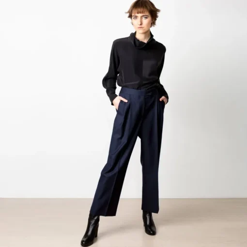 Swipe Cropped Wool Pants in Navy<Studio Heijne Cheap