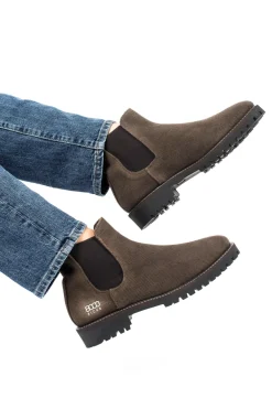 The Crossover Chelsea for Women in Dark Brown<8000Kicks New