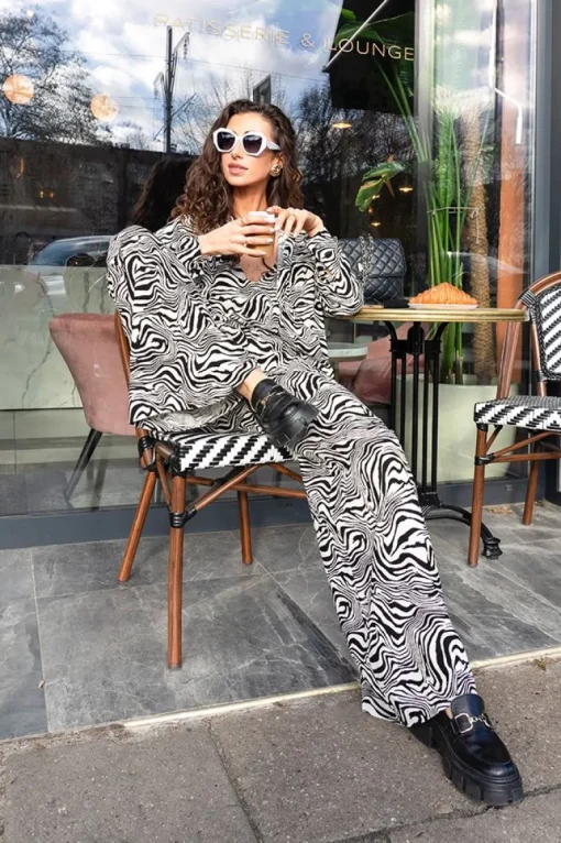Viskoosi Printtitoppi Musta-Valkoinen<ANGELL Fashion